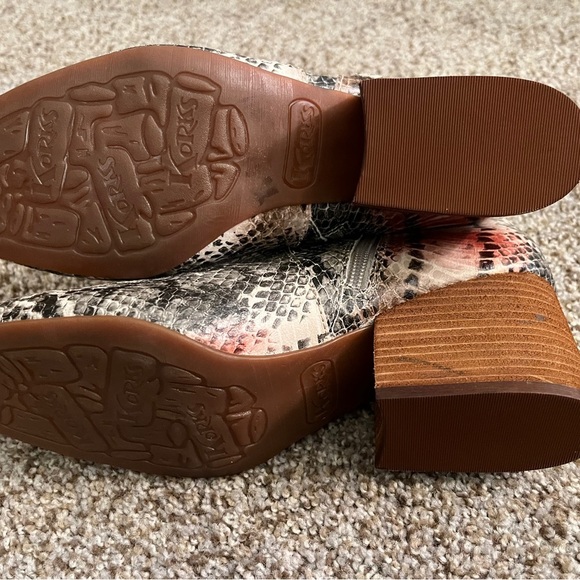 Kork-Ease Red and Black Ankle Booties with Snakeskin Texture - Picture 9 of 15